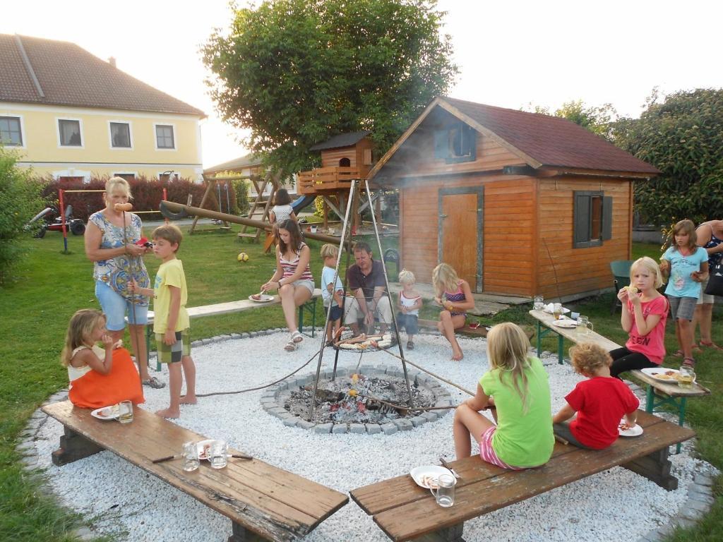 Familienbauernhof Strassbauer Farm stay