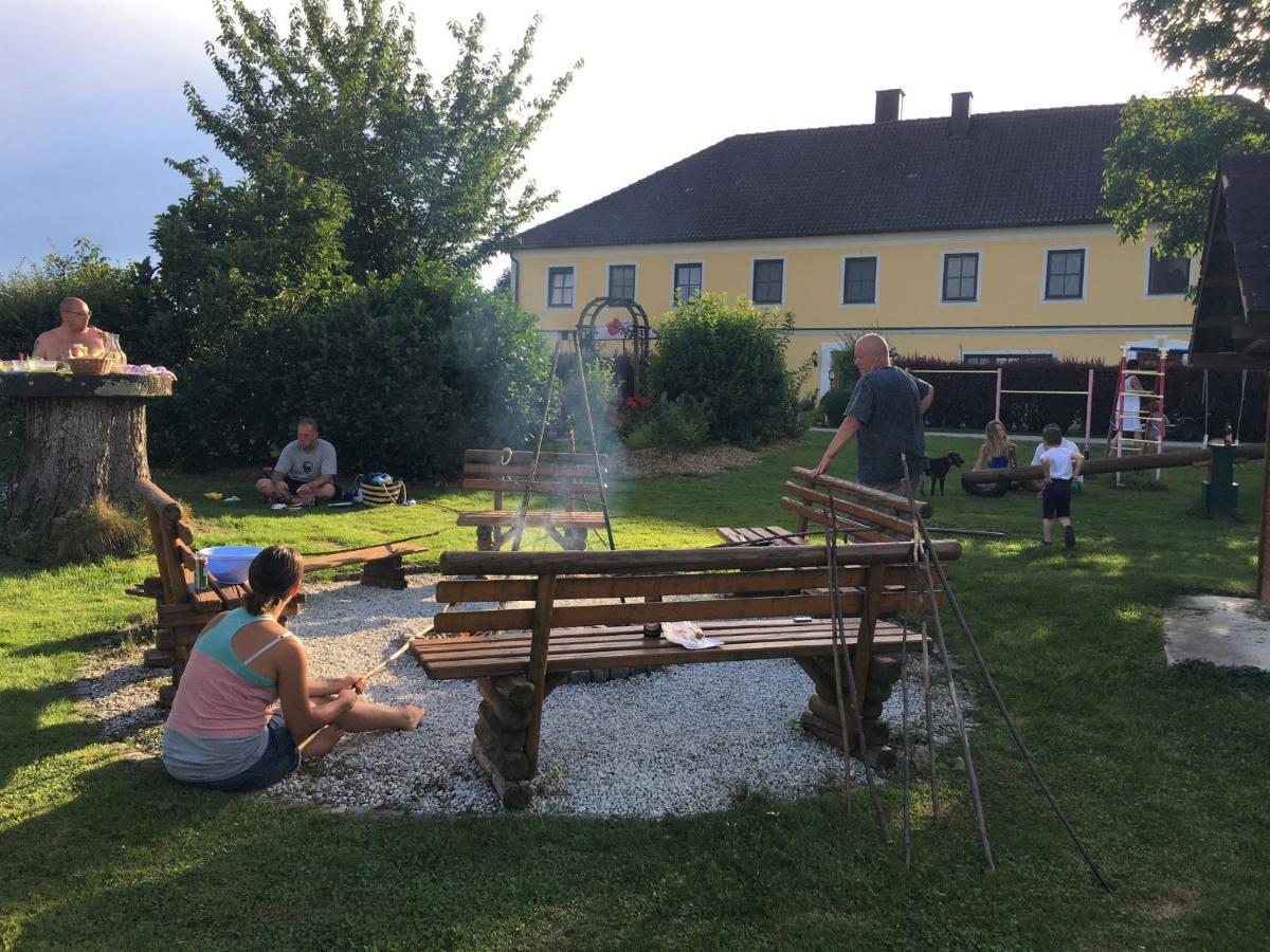 Farm stay Familienbauernhof Strassbauer Steinakirchen Am Forst
